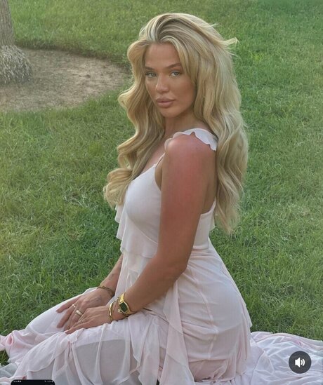 Elaine Victoria erotische akt archiv