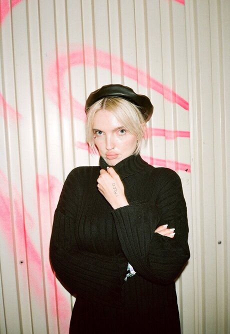 Mia Morgan kunst akt bilder