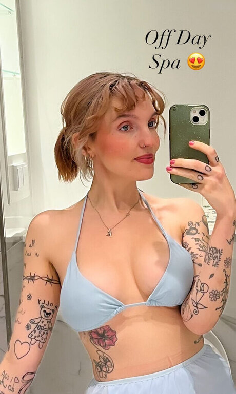 flugbegleiterin onlyfans xxx nette galerien