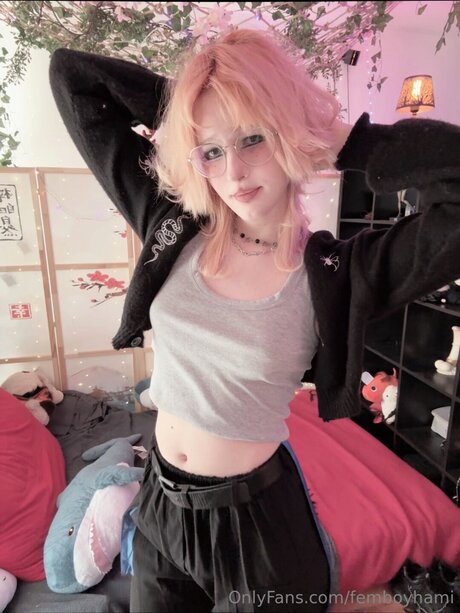 Femboyhami schauspielerin schöne foto