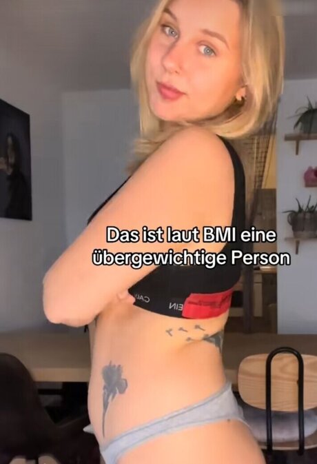 Viky kid erotische erwachsene foto