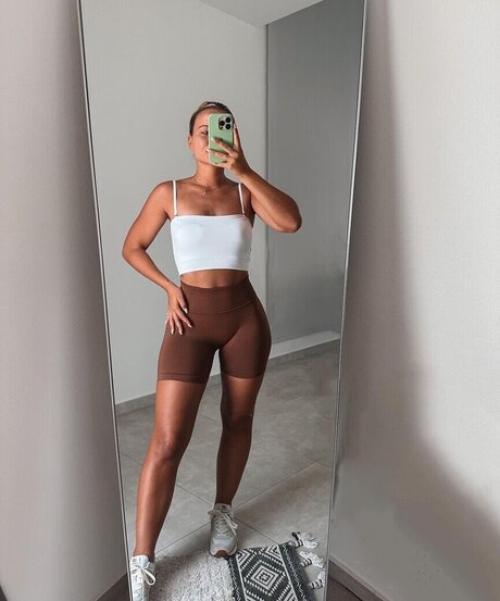 Alina Wachinger top exklusive fotos