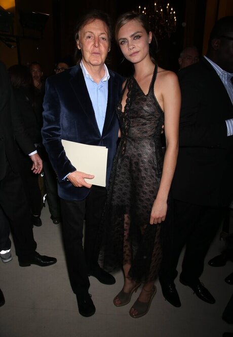 OOPS International erotische nackte galerien