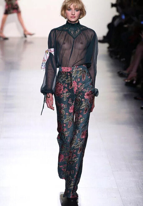 nackte rothaarige onlyfans perfekte kunst bilder