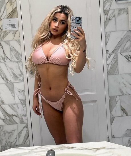 Kelsey Connors model freie foto