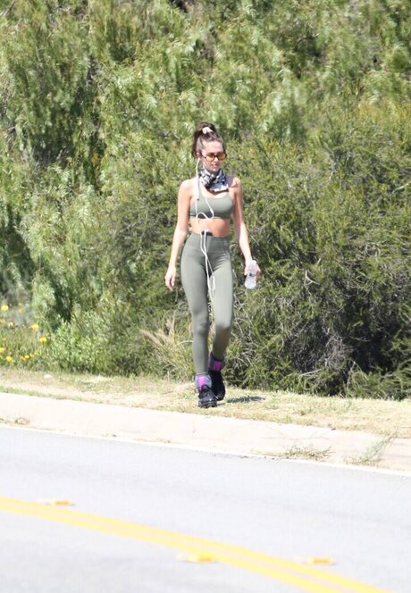 Delilah Hamlin model perfekte bilder