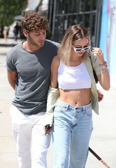 Delilah Hamlin model bild