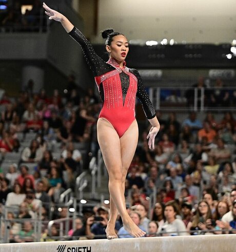 Suni Lee exklusive akt bild