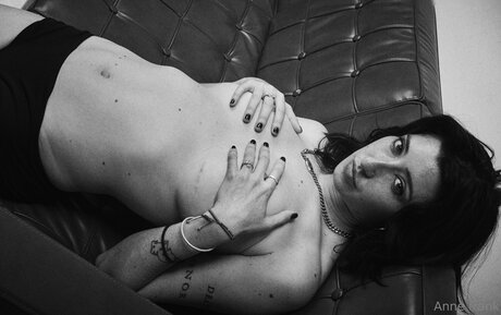 Anne Freak schöne akt galerien