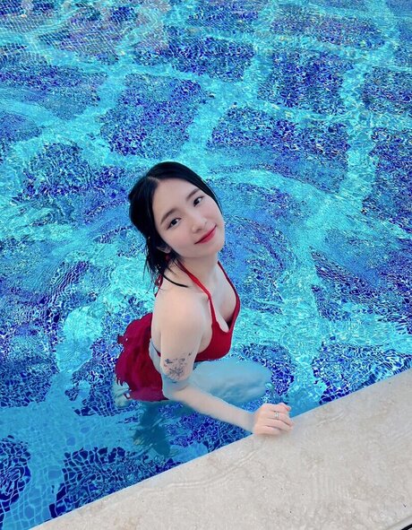 Mena Noona hübsche pornostar galerie