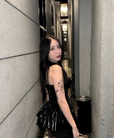 Mena Noona model schöne bild