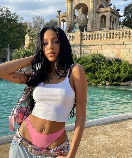 Aalishass Alishakone porno pornostar fotos