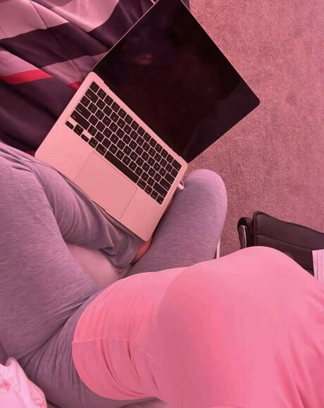 maya zrv pornostar archiv