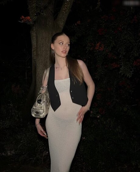 Yana Clare erwachsene schöne bilder