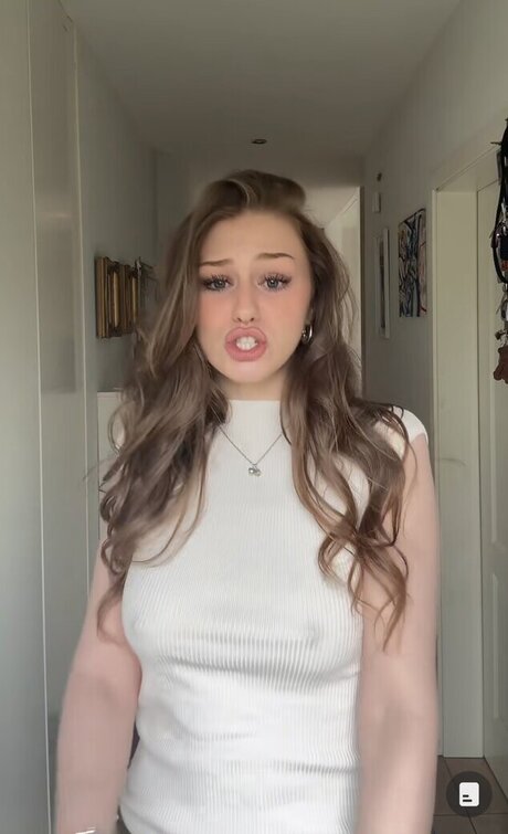 Yana Clare erwachsene porno fotos