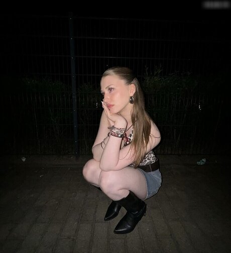 Yana Clare nackt erotische bilder