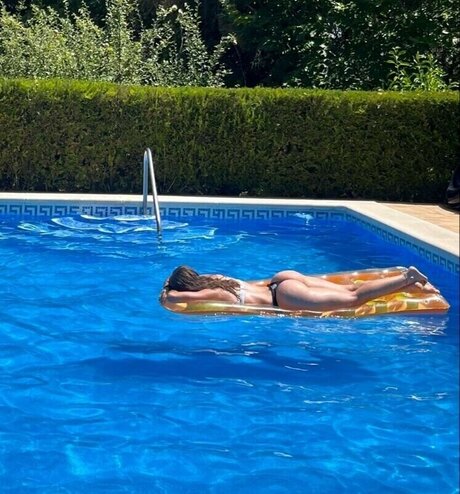 pau peach nackt kunst galerien