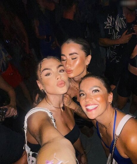 schwuler influencer onlyfans perfekte nackte bilder