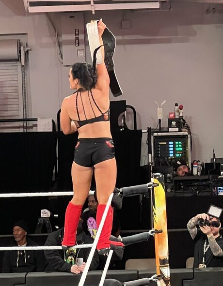 Lyra Valkyria hd nacktheit bilder