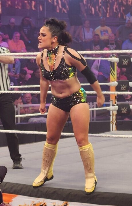 Lyra Valkyria hd nackten bild