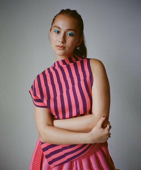 Lola Tung nackt schöne fotos