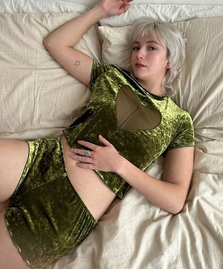 Girlpuppy schöne nacktheit bilder