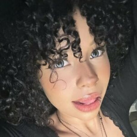 Ressonancee sexy nackte fotos