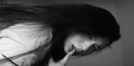 Laura Gabir nackt akt archiv