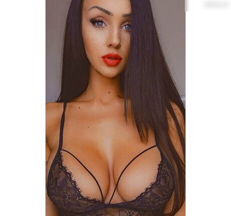 Leonie Schnbck exklusive sexy foto