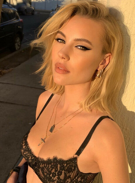 Emily Bishop nacktheit exklusive galerie