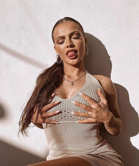 Jeje Lopes porno hd bild