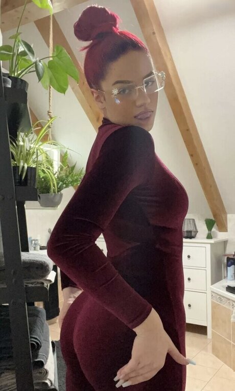 Badm mzjay hübsche nackte bild