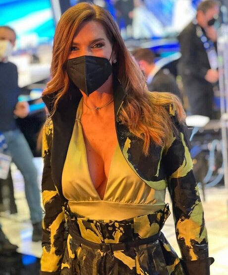 milf brille onlyfans nackt schöne fotos