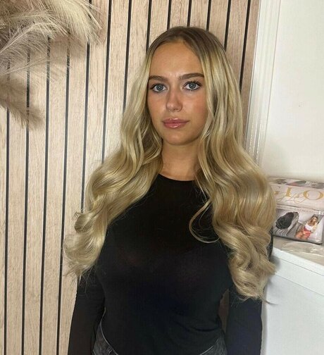 Angelinglisx nacktheit sexy bild