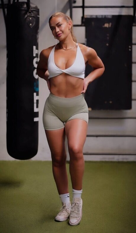 Camilla Nkenke hübsche freie bild