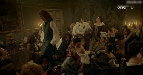 Versailles Fernsehserie_ schauspielerin akt galerie
