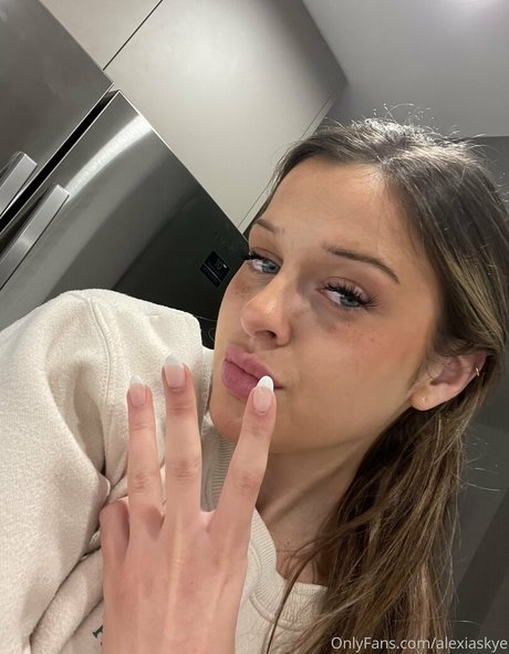 alexiaskye schauspielerin nacktheit galerien
