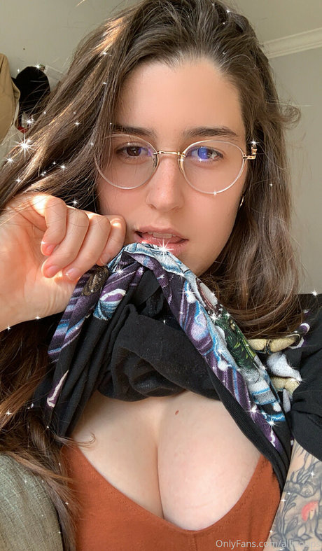 allieoops exklusive nackte foto