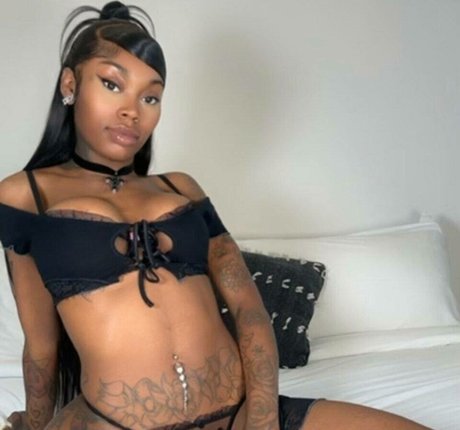 Asian Doll erotische heiße bild