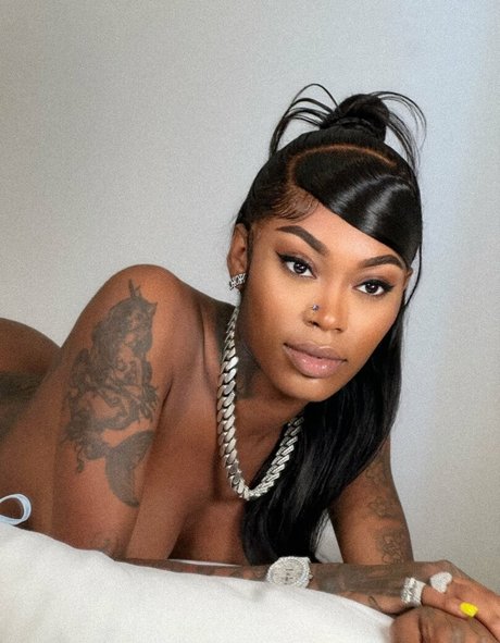 Asian Doll xxx pornostar galerien