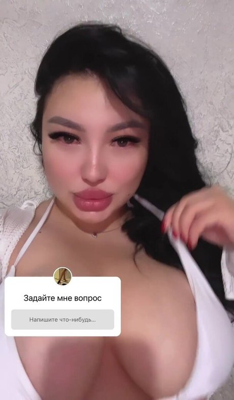 asiatische falsche titten onlyfans top schöne foto
