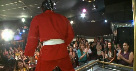 Dancing Bear model sex galerie