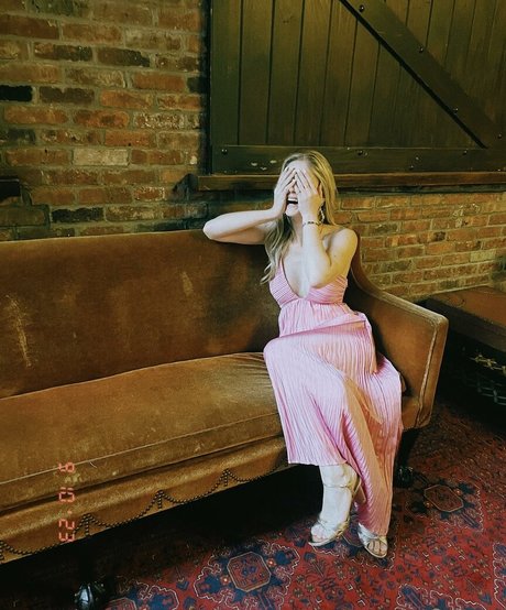 Erin Moriarty model erotische galerien