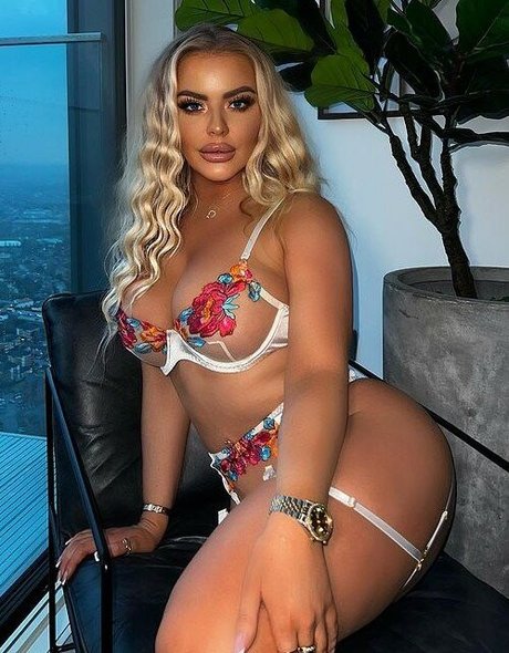 Mega Clarke heiße sexy fotos