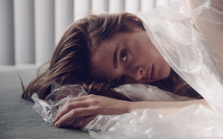 Charlotte Lawrence model hd bilder