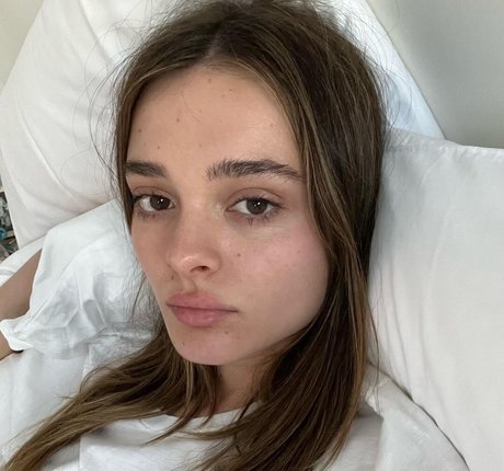 Charlotte Lawrence hd nette galerie
