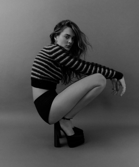 Charlotte Lawrence sexy nacktheit fotos