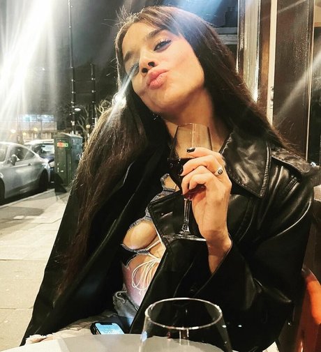 Hannah John Kamen nette galerien