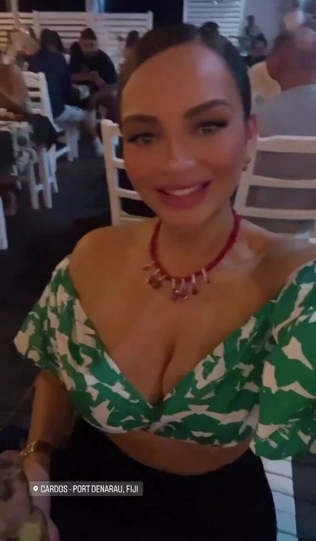 Karina Atavenitia top sexy bild