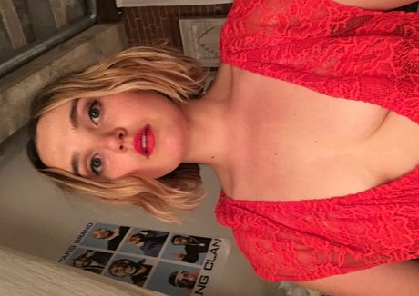 Chloe Fineman heiße kunst galerien